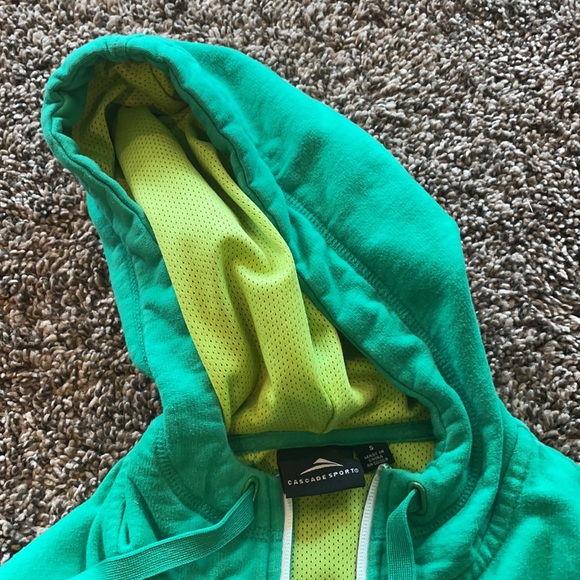Cascade Sport green hoodie - Picture 2 of 3